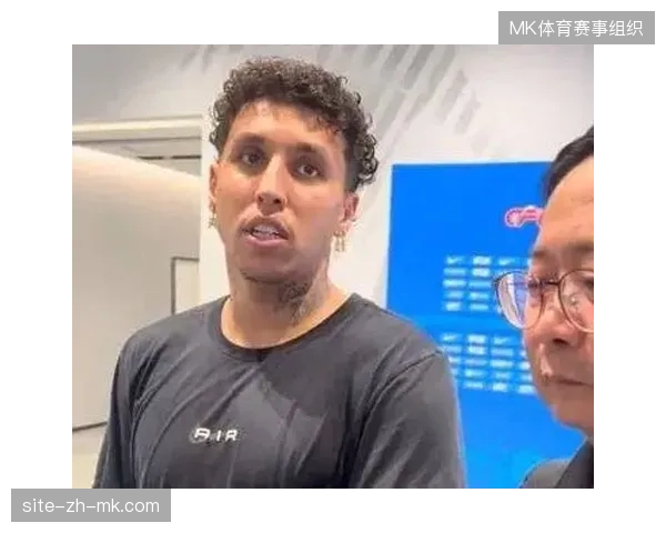 克雷桑展现强大运动战终结能力,其进球含金量十足,支撑山东泰山持续向联赛前列发起冲击 克雷桑展现强大运动战终结能力,其进球含金量十足,支撑山东泰山持续向联赛前列发起冲击